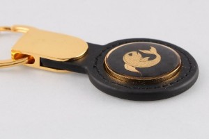 جاسوئیچی‌های طلا در فروشگاه تخصصی طلا و جواهر «زر»